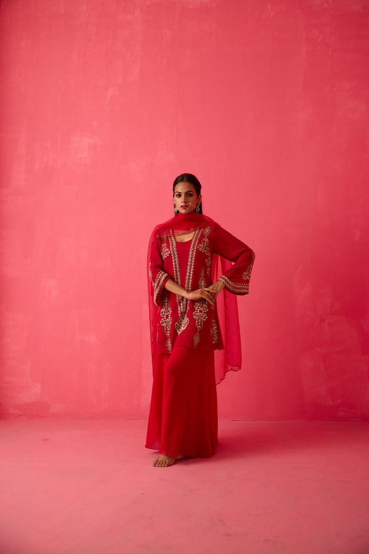 CRIMSON RED - BEGUM