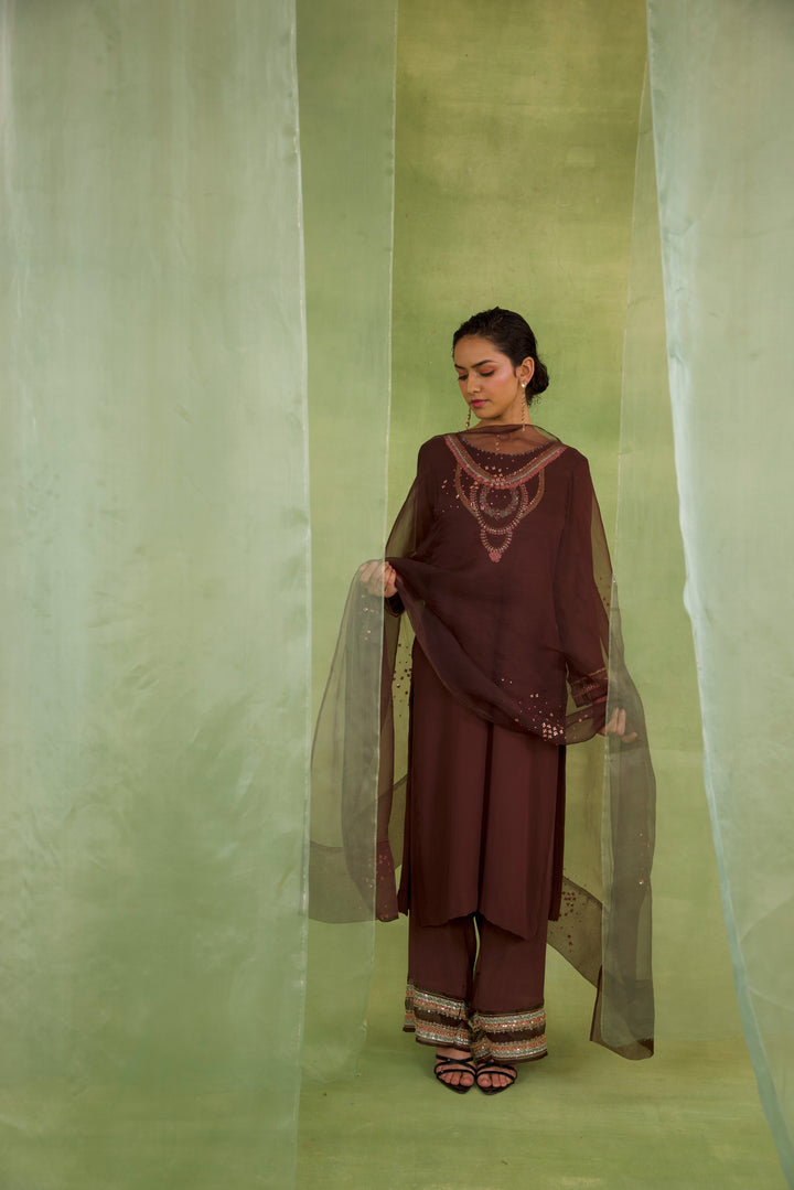 WALNUT BROWN